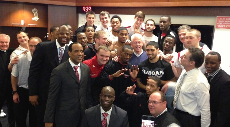 Illustration for article titled Louisville Beats Villanova, Hangs With Bill Clinton